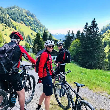 Bachperle Mit Terrasse Im Alpen-landhaus - Zentral Und Gleichzeitig Naturnah Gelegen شقة *