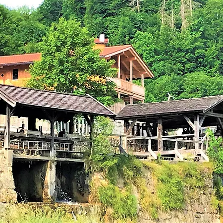 Bachperle Mit Terrasse Im Alpen-landhaus - Zentral Und Gleichzeitig Naturnah Gelegen *